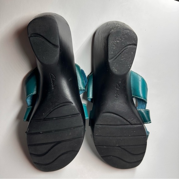Clarks Bendable Women Sandals Wedge Slip On Floral Strappy Leather 9.5 Teal Blue - Picture 12 of 13